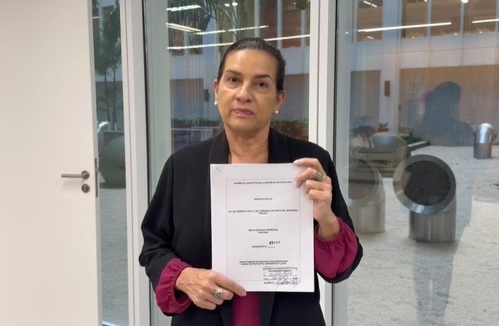 Marta Esquivel presenta proyecto para ponerle fin a los nombramientos a dedo en la Fiscalía