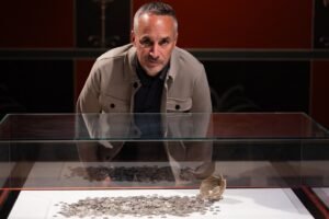 Padre de familia descubre tesoro romano en un campo de cultivo