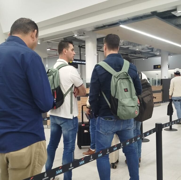 ¿Por qué Ismael Rescalvo viajó a Honduras un día antes que Alajuelense?
