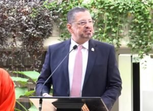 Rodrigo Chaves: La Caja está paralizada para proteger el nombramiento espurio de Rocío Alfaro