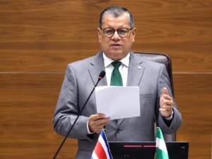 Ronald Campos critica que Chaves aumenta pago de intereses mientras recorta en educación y seguridad