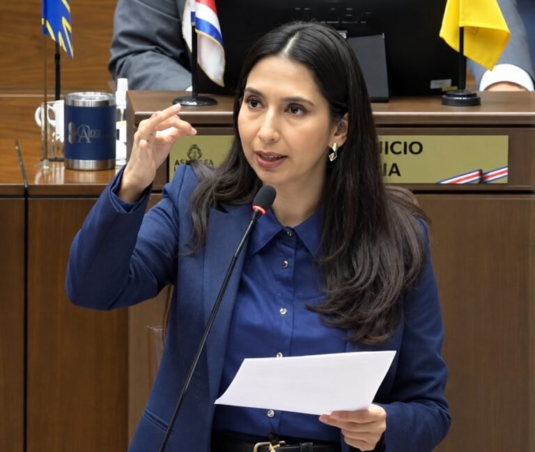 Sigrid Segura: El Gobierno tiene una obsesión por entregar el país