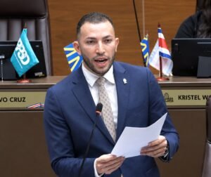 Wilson Jiménez tacha a frenteamplistas de “veletas” por respaldar puestos vitalicios en el Poder Judicial