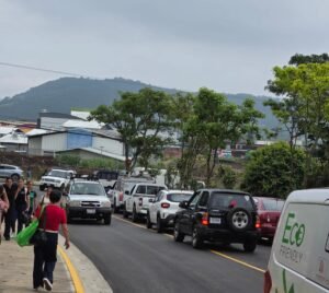 ¡Parqueo lleno y local abarrotado! Así fue la esperada apertura de Pequeño Mundo en San Ramón