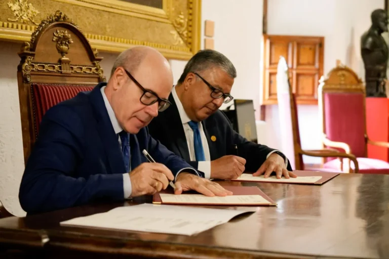 Universidad de Granada firma convenio con la UCR para impulsar el intercambio académico y científico