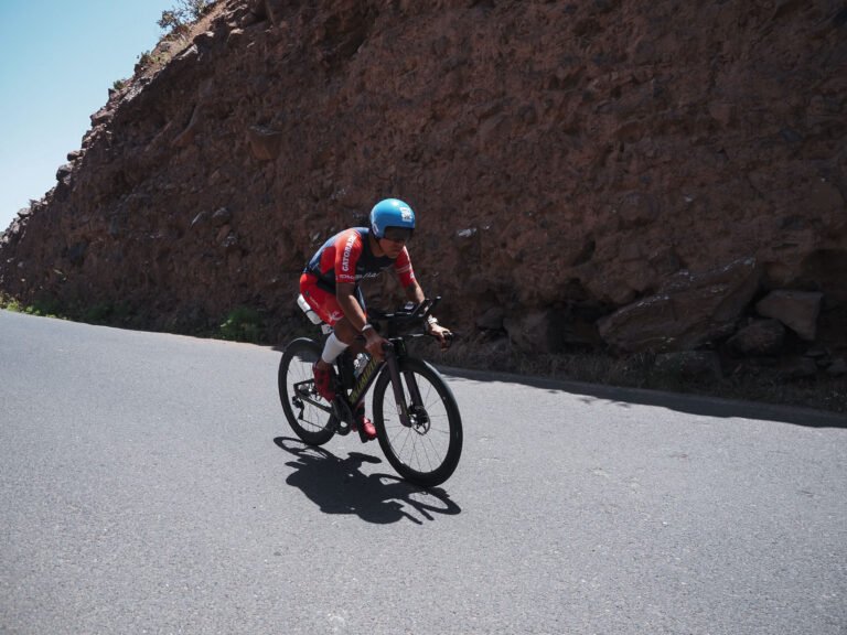Tico corre un Ironman para que 780 jóvenes sigan entrenando