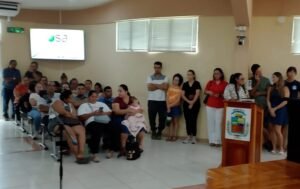 Alcalde de Osa nuevamente en el centro de la controversia: padres de familia cuestionan veto a declaratoria de calle pública para escuela en Bahía Ballena
