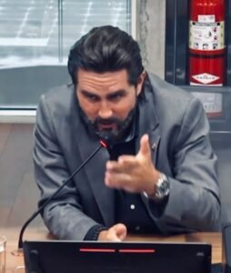 Barzuna: Estoy totalmente a favor de que los contribuyentes puedan pagar sus obligaciones en dólares