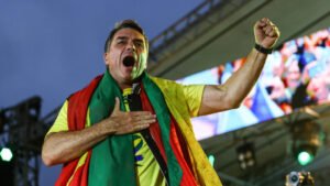 Flávio Bolsonaro borra carta en la que se declaraba “presidente electo de Brasil” y cambia título por “líder”
