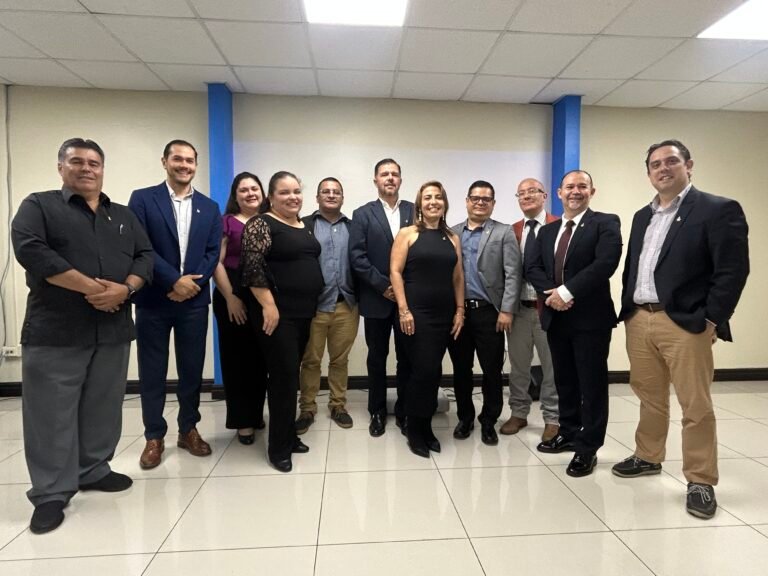 Costa Rica oficializa a los primeros 11 médicos autorizados para emitir certificados marítimos