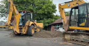 Autoridades intervienen estructuras en precario de Back Track en Limón por riesgo sanitario