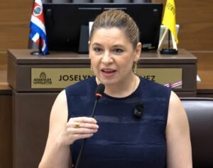 Claudia Dobles pide a Fiscalía investigar si extraditable financió de manera ilegal a Pueblo Soberano