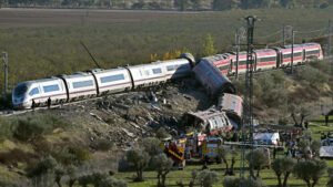 “Reanude marcha normal”: revelan los audios que ponen bajo la lupa las órdenes antes del choque de trenes en España
