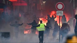 Francia desplegará militares y reforzará la seguridad ante nuevas protestas