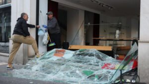 Explota la reventa en internet de artículos robados durante las protestas de Francia