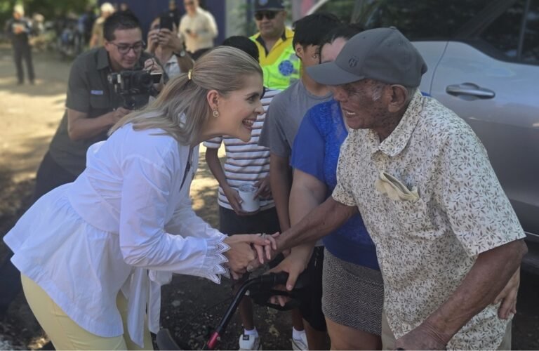 Adulto mayor guanacasteco de 119 años recibe vivienda propia adaptada a sus necesidades