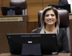 Gréthel Ávila propone redistribuir recursos para programas sociales