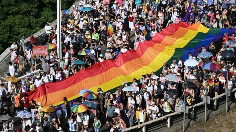 Hungría elimina disposiciones anti-LGBTIQ de una ley aprobada bajo el Gobierno de Orbán