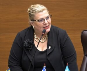 Kattia Calvo llama “zopilotes con asco” a diputados de oposición