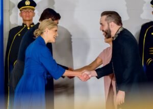 Bukele elogia a Laura Fernández: “Los costarricenses tienen mucha suerte”