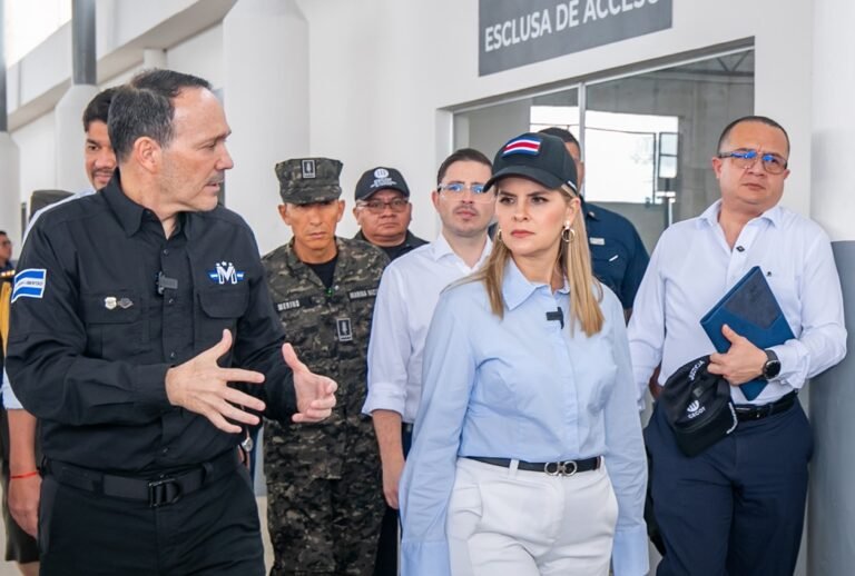 Laura Fernández: Quien asesine cobardemente a un oficial de policía va a ir al CACCO