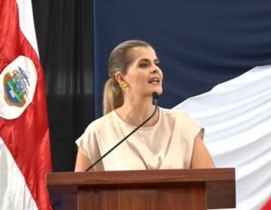 Laura Fernández asegura que no conoce a hombre detenido con fines de extradición