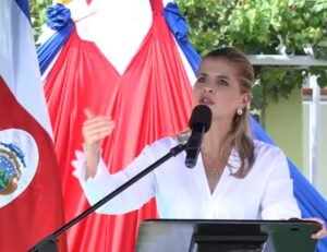 Fernández: Ustedes no ven ningún laboratorio de la UCR cayéndose a pedazos, como sí lo vemos en las escuelas