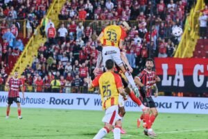 Analista arbitral sostiene que David Gómez se equivocó en el penal y en el gol de Lesme