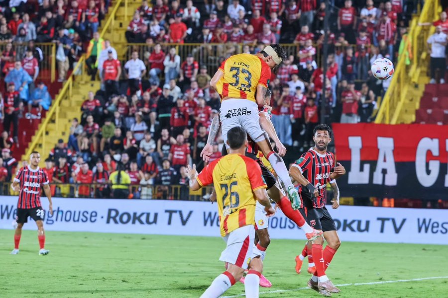 Analista arbitral sostiene que David Gómez se equivocó en el penal y en el gol de Lesme