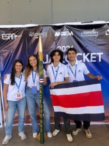 Equipo costarricense participó en México con el único cohete y un motor fabricados en el país