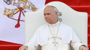 El papa León XIV será hospitalizado para ser operado