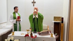 El papa León XIV reaparece y muestra una “mejoría constante” tras su operación de pulmón