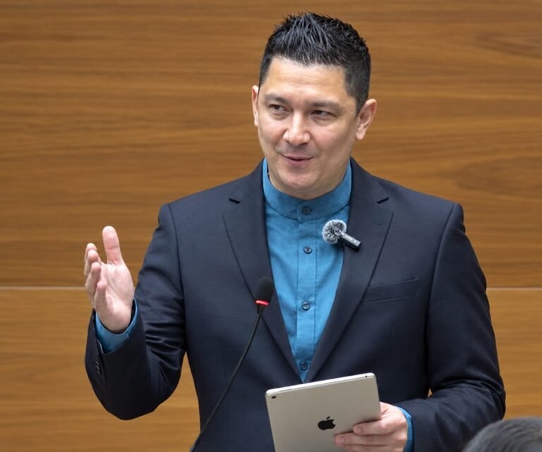 Robert Junior pide a diputados frenteamplistas pagar daños realizados durante la marcha por la educación