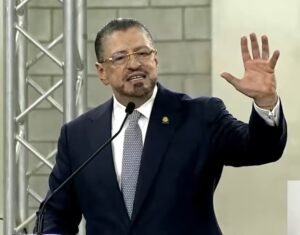 Rodrigo Chaves cuestiona la ausencia de representantes del Poder Judicial en la inauguración del CACCO