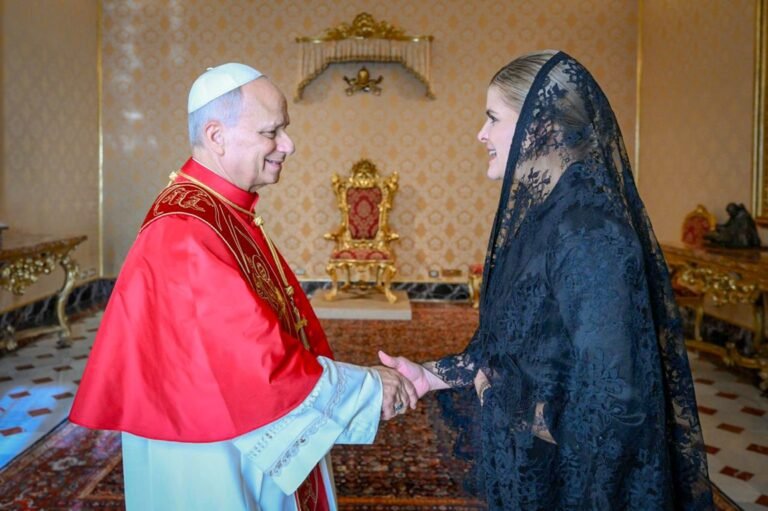 Laura Fernández visita el Vaticano y extiende invitación formal al papa León XIV para visitar Costa Rica