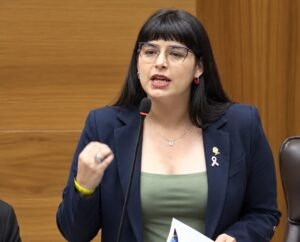 Vianey Mora llama “buitres neoliberales” a diputados de Pueblo Soberano por denunciar a Ariel Robles