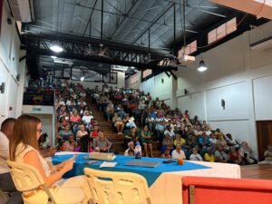 Municipalidad de Limón y MTSS brindan información a familias de exmuelleros sobre pagos pendientes