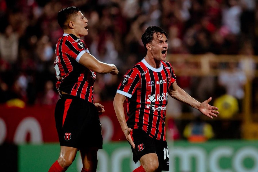 Expertos arbitrales desmonta reclamo de Motagua por mano de Gamboa ante Alajuelense